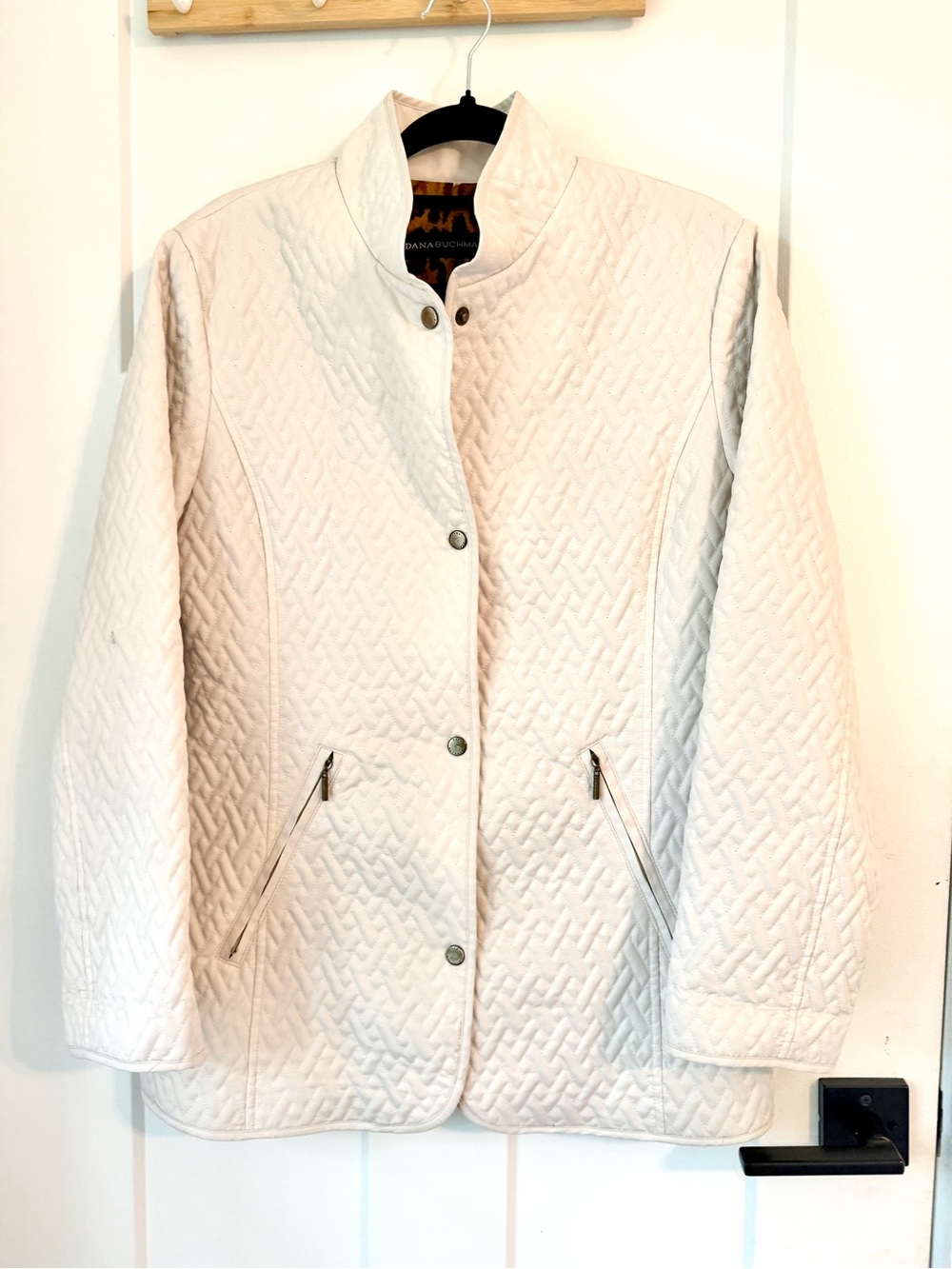Quilted Ivory Women's Jacket - Dana Buchman. Sz small